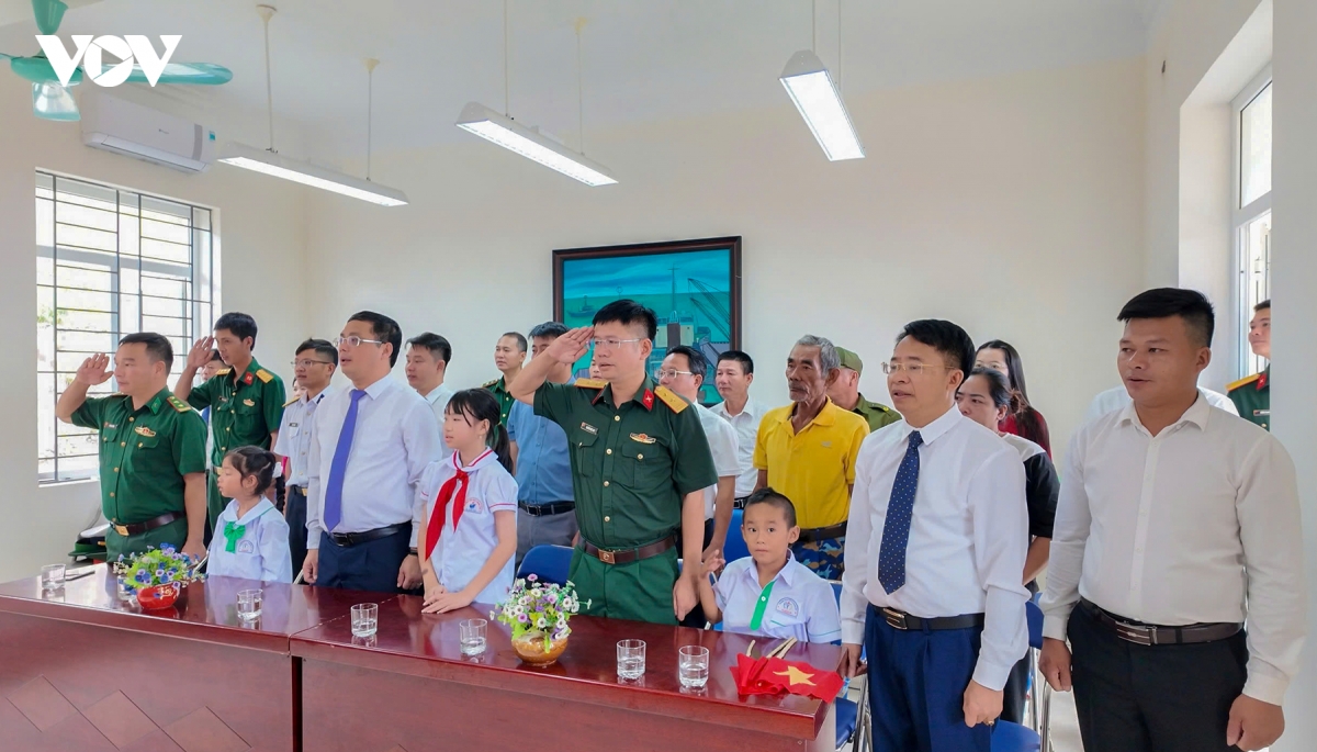 le khai giang dac biet cua hoc sinh mien nui, hai dao quang ninh hinh anh 10