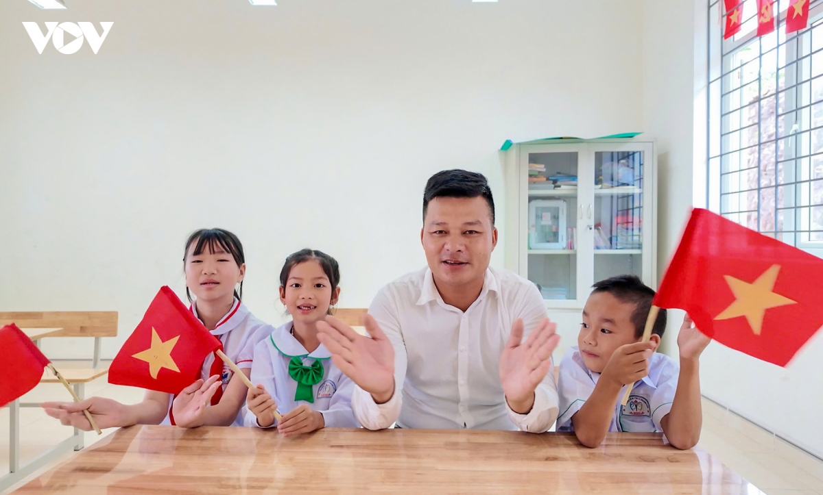le khai giang dac biet cua hoc sinh mien nui, hai dao quang ninh hinh anh 12
