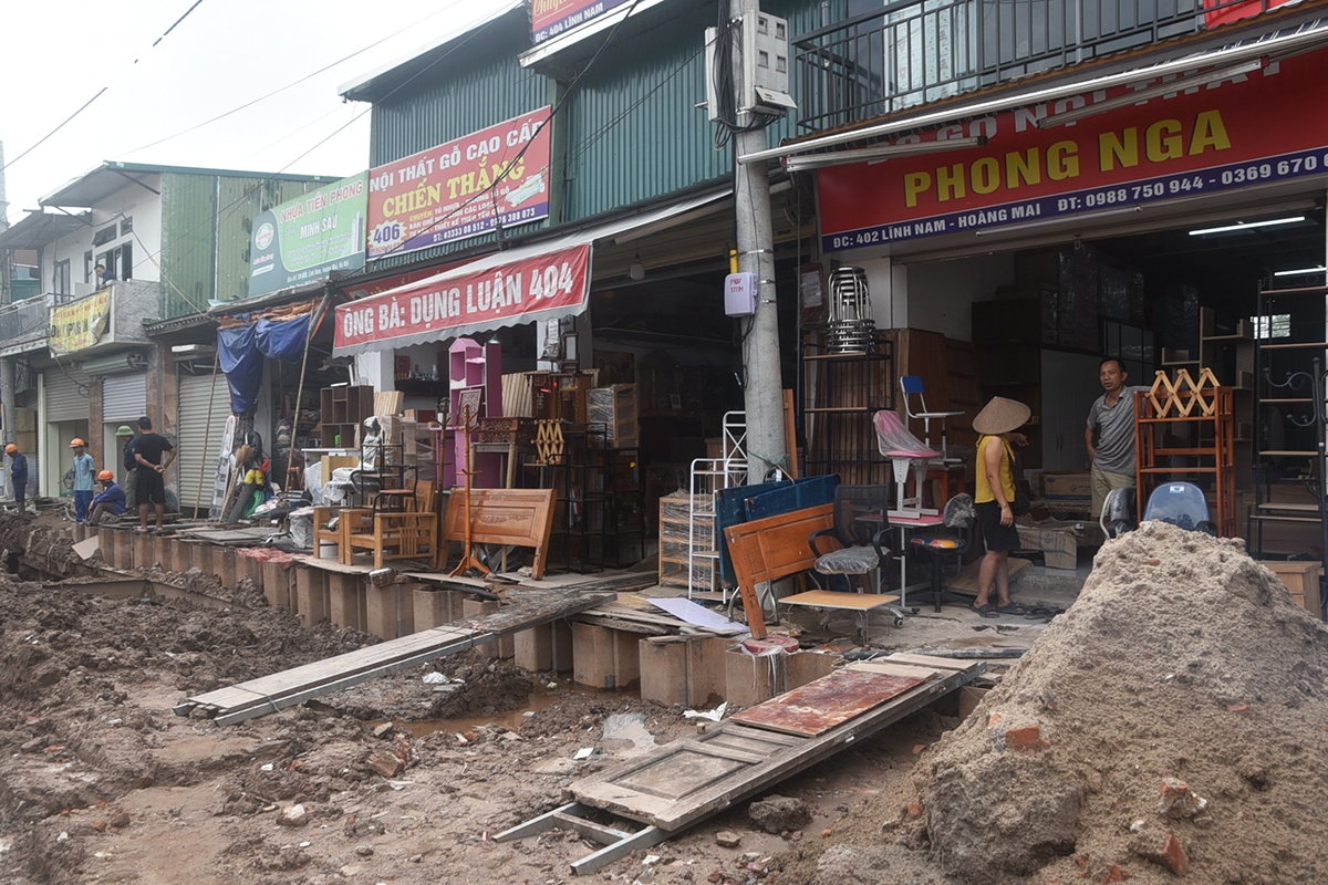 du an mo duong linh nam ngon ngang thi cong, ho kinh doanh chat vat hinh anh 13