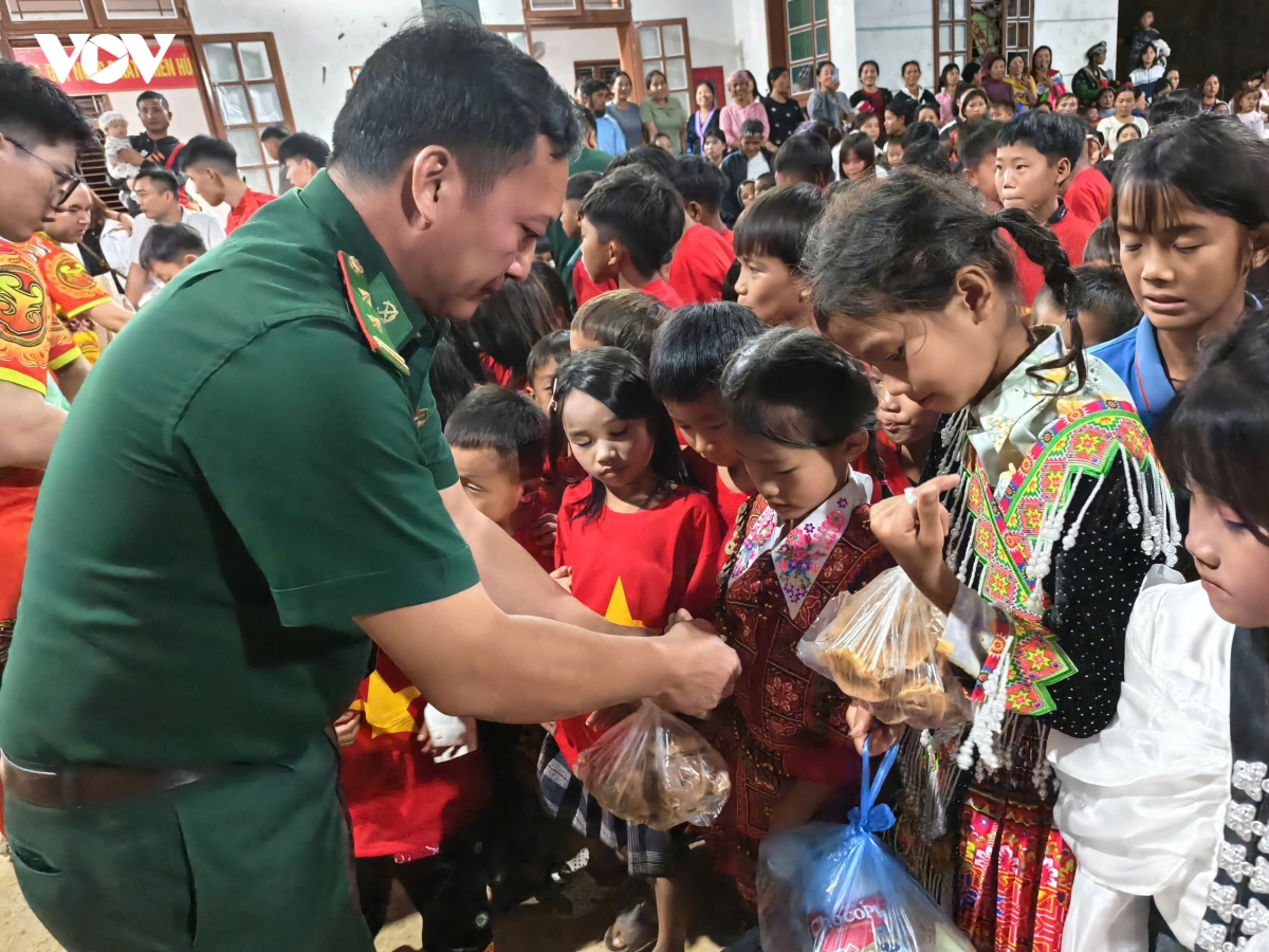 bien cuong son la mua trang tron hinh anh 9
