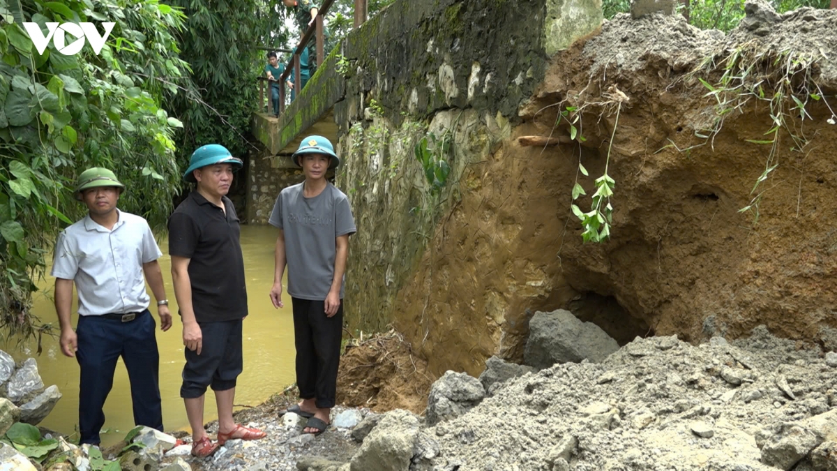 thanh hoa cong an cung nguoi dan o ngoc lac ve sinh moi truong sau mua lu hinh anh 5