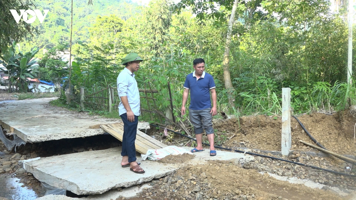 thanh hoa cong an cung nguoi dan o ngoc lac ve sinh moi truong sau mua lu hinh anh 9
