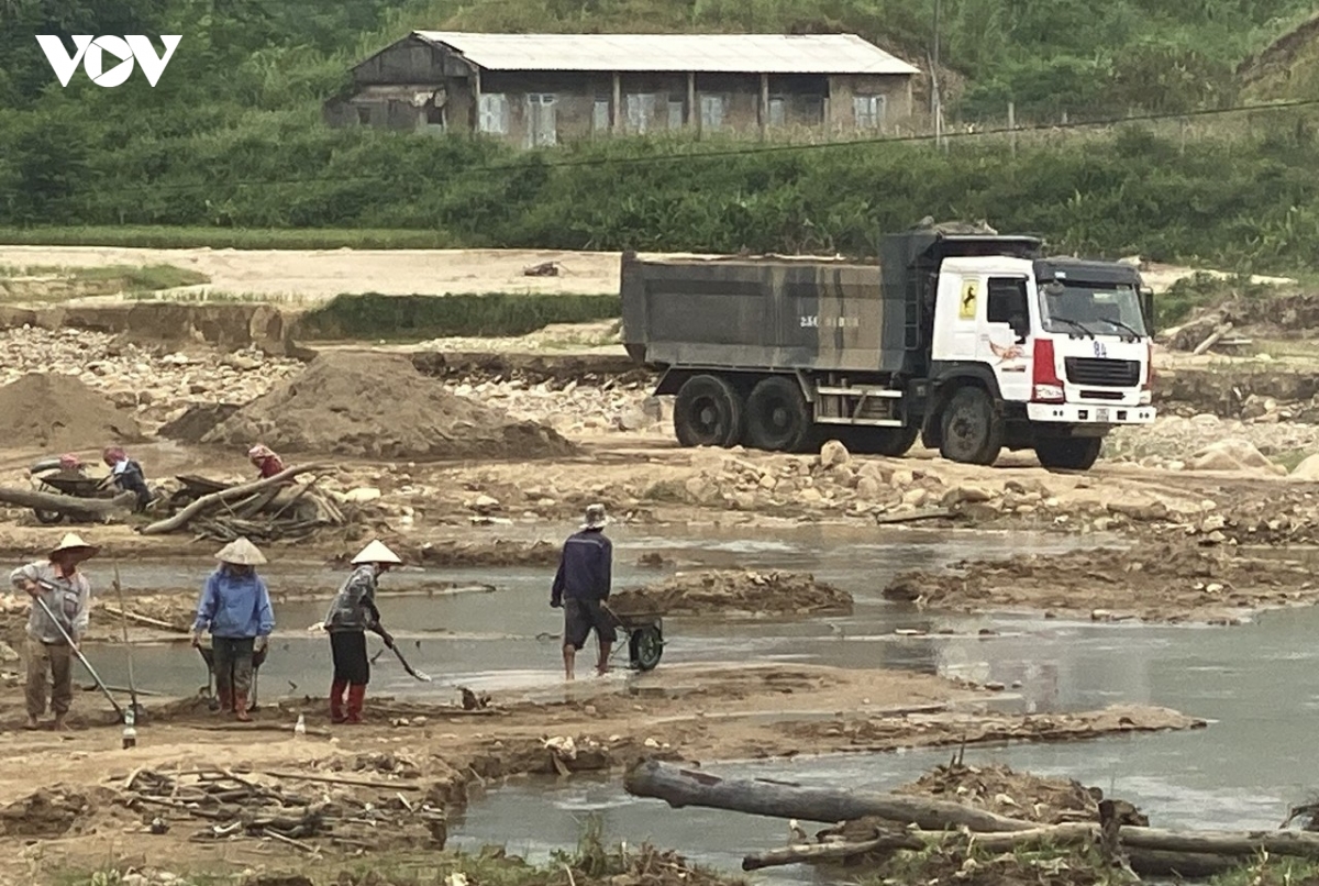 muong than chay dua voi thoi gian hoi sinh canh dong sau lu hinh anh 3