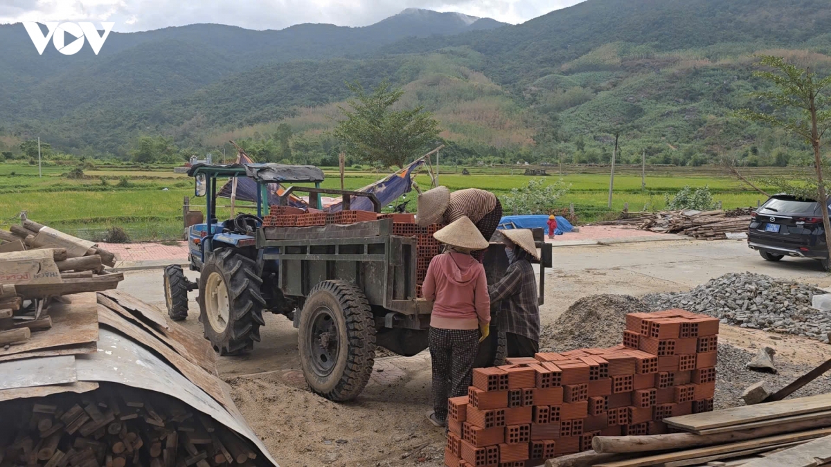 nguoi dan vung sat lo nui cam an cu noi o moi hinh anh 3