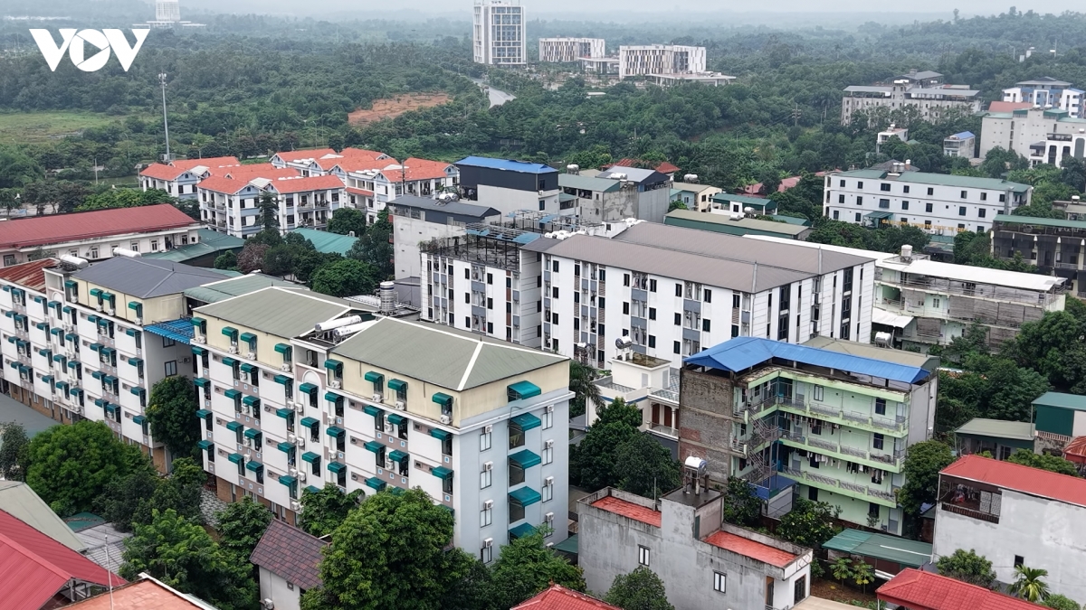 sinh vien moi cua Dhqg ha noi tai hoa lac xoay xo cho o, phuong tien di hoc hinh anh 2