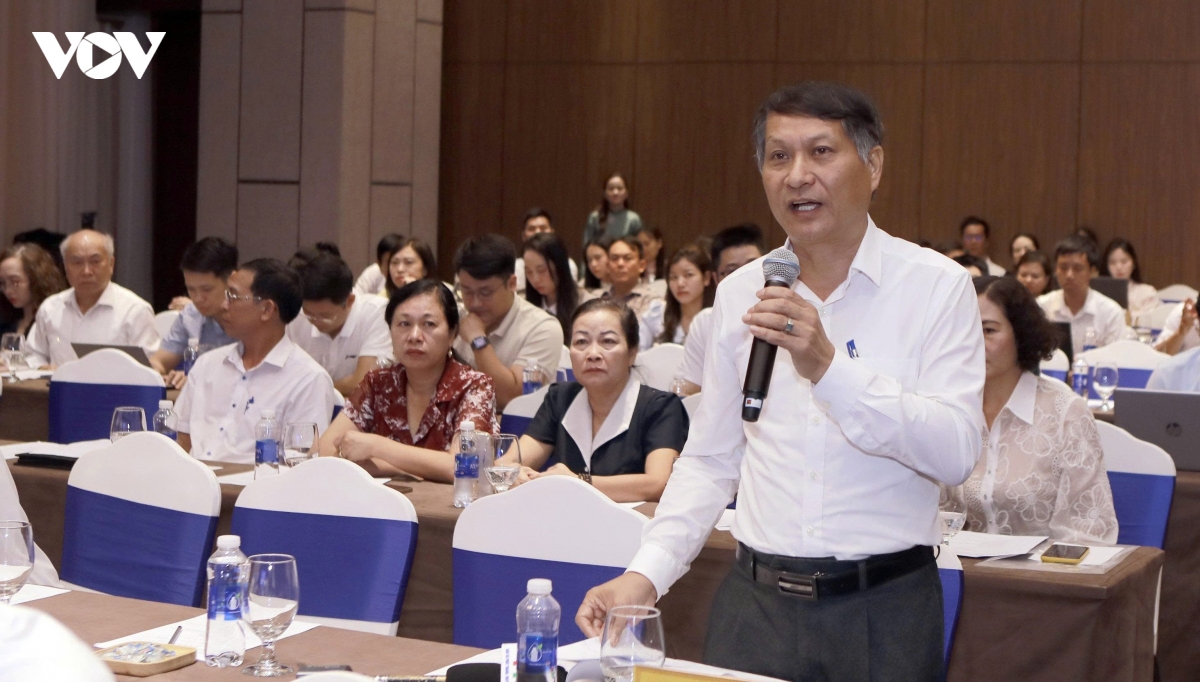 ong-nguyen-dinh-vinh-uy-vien-hoi-dong-quan-tri-cong-ty-co-phan-thuong-mai-va-dau-tu-cong-nghe-do-thanh-trinh-bay-kien-nghi-tai-hoi-nghi.-.jpg