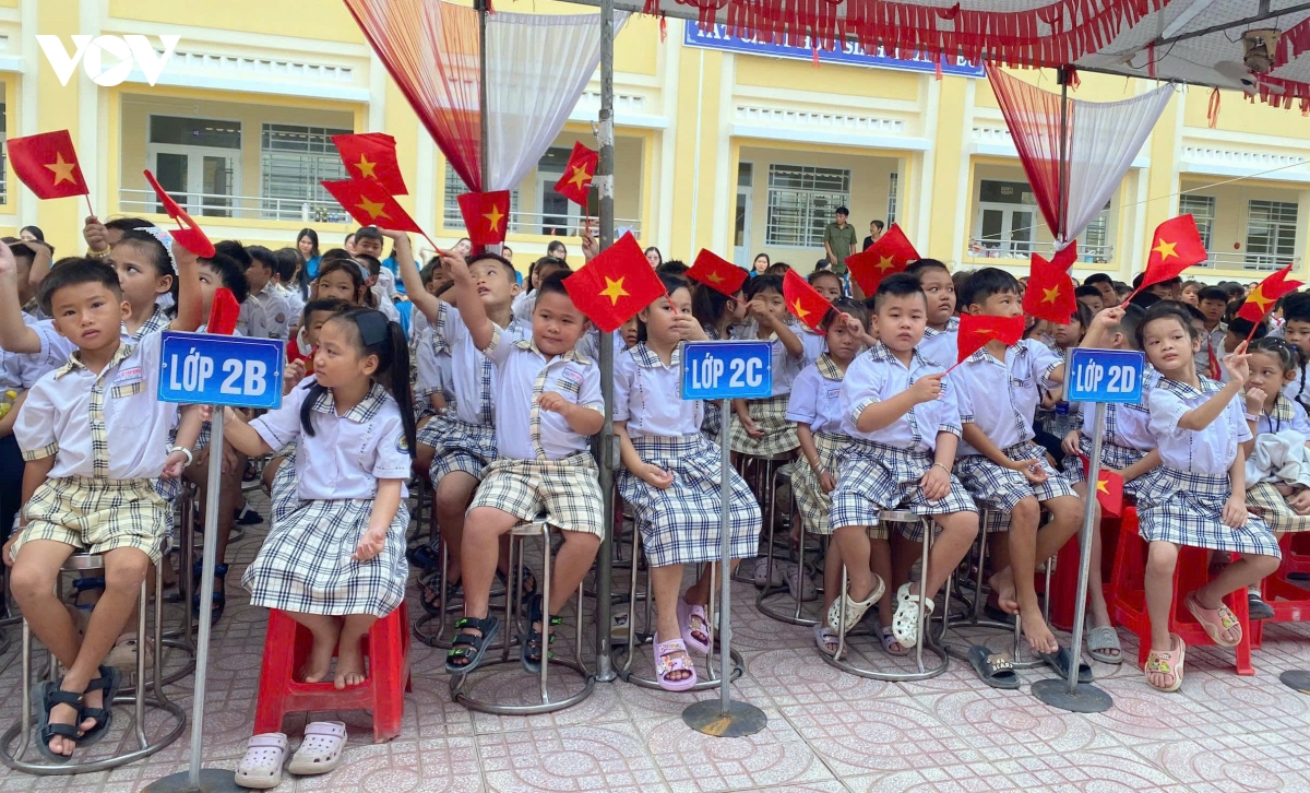 hoc sinh ca nuoc han hoan trong le khai giang nam hoc moi 2026-2027 hinh anh 171