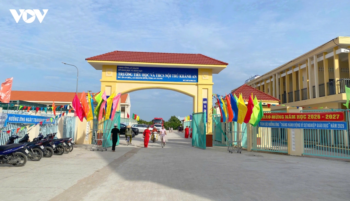 hoc sinh ca nuoc han hoan trong le khai giang nam hoc moi 2026-2027 hinh anh 169