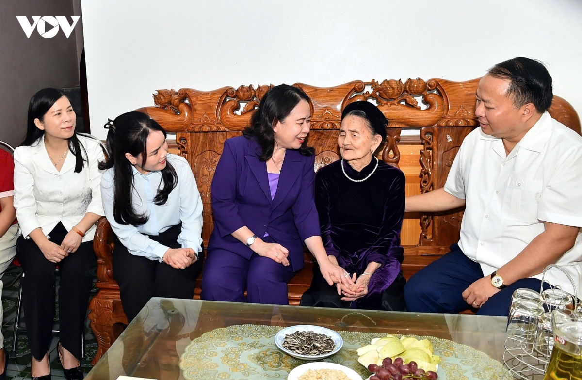 pho chu tich nuoc vo thi Anh xuan tang qua trung thu cho benh nhi hinh anh 9