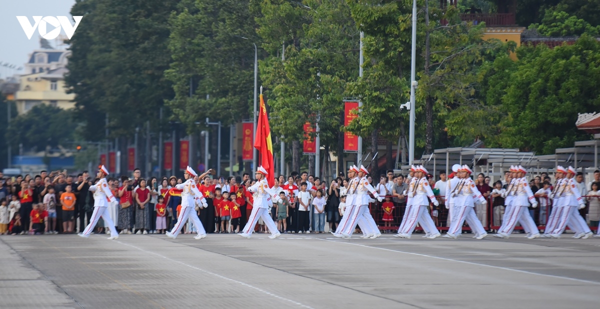 hang nghin nguoi dan theo doi le thuong co tren quang truong ba Dinh sang 1 9 hinh anh 6