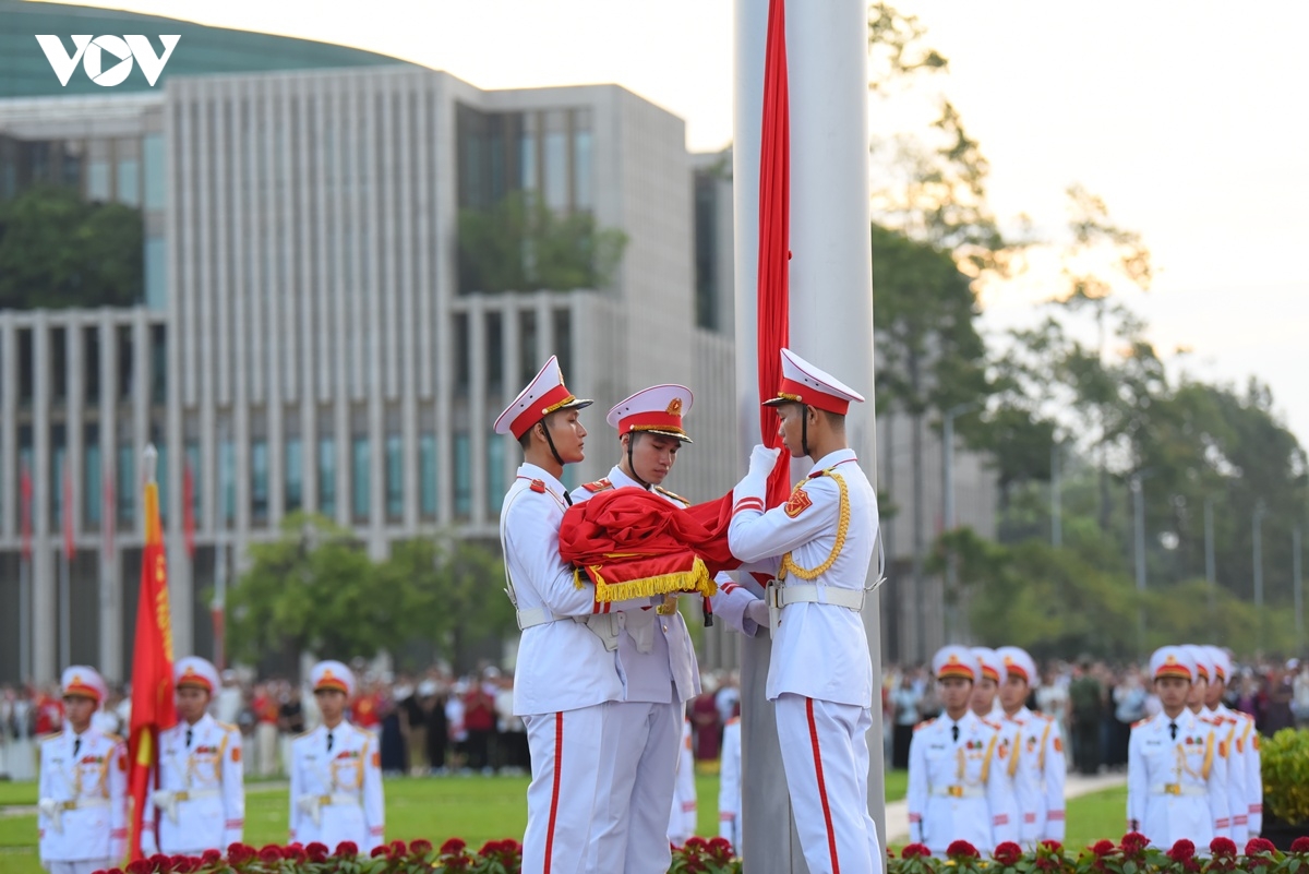 hang nghin nguoi dan theo doi le thuong co tren quang truong ba Dinh sang 1 9 hinh anh 10