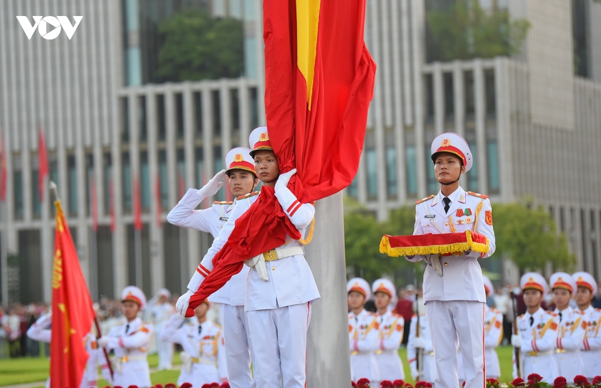 hang nghin nguoi dan theo doi le thuong co tren quang truong ba Dinh sang 1 9 hinh anh 11