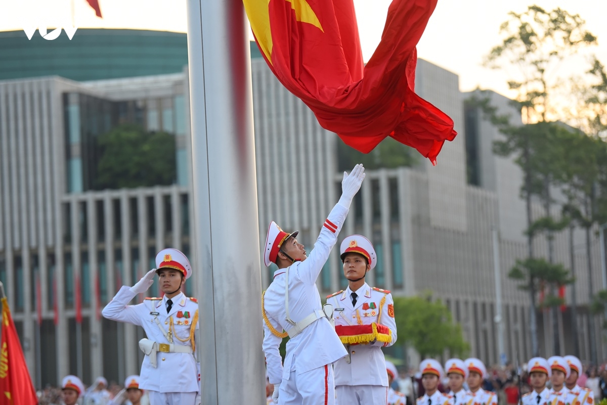 hang nghin nguoi dan theo doi le thuong co tren quang truong ba Dinh sang 1 9 hinh anh 12