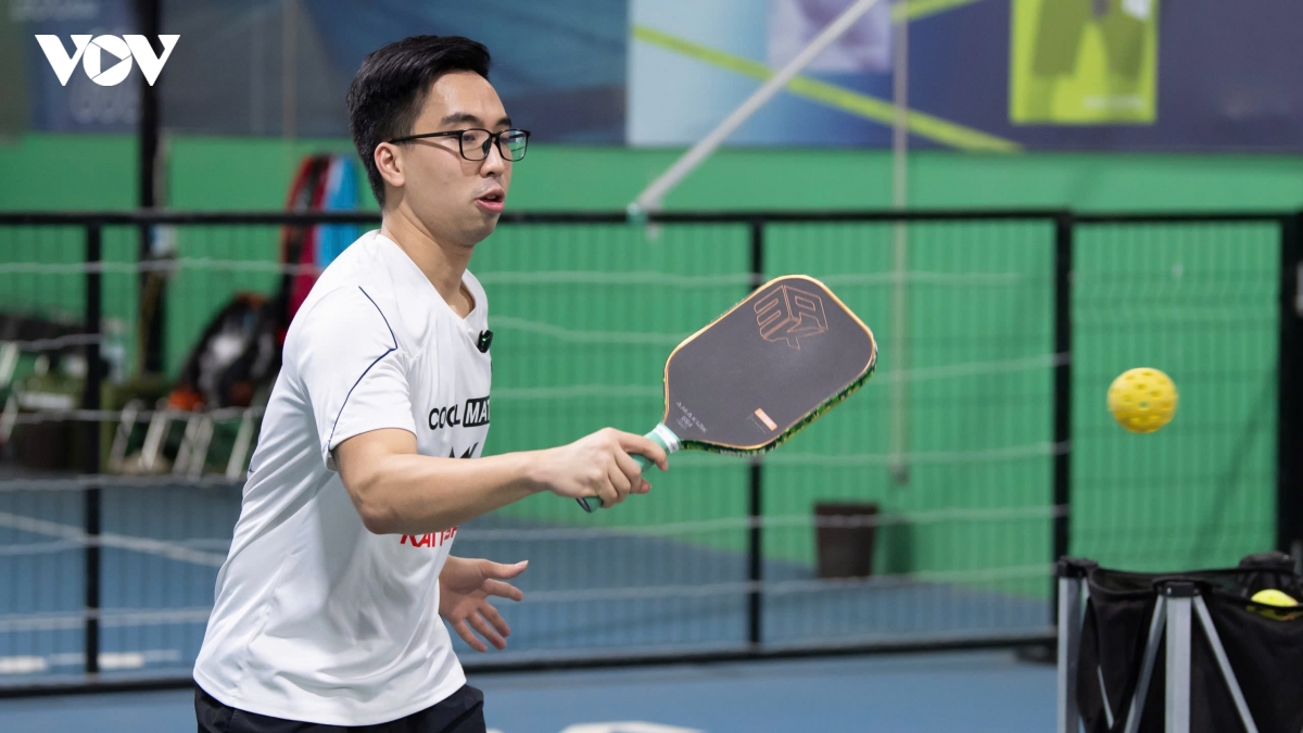 Nhập môn Pickleball: Hướng dẫn kỹ thuật Drop Topspin Backhand 2 tay từ Ô 2