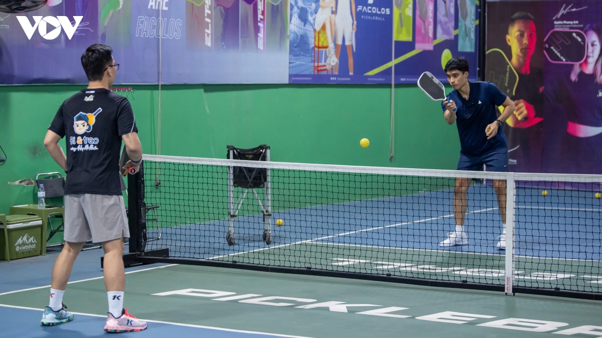 Nhập môn Pickleball: Hướng dẫn bài tập phản công từ giữa sân