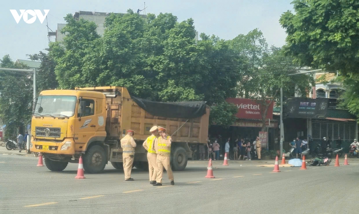 xe ho vo va cham xe dap dien o phu tho, nguoi dan ong tu vong hinh anh 1