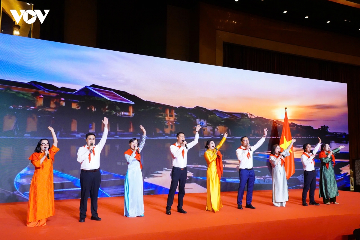 Dong dao ban be quoc te du le ky niem quoc khanh viet nam tai bac kinh hinh anh 10