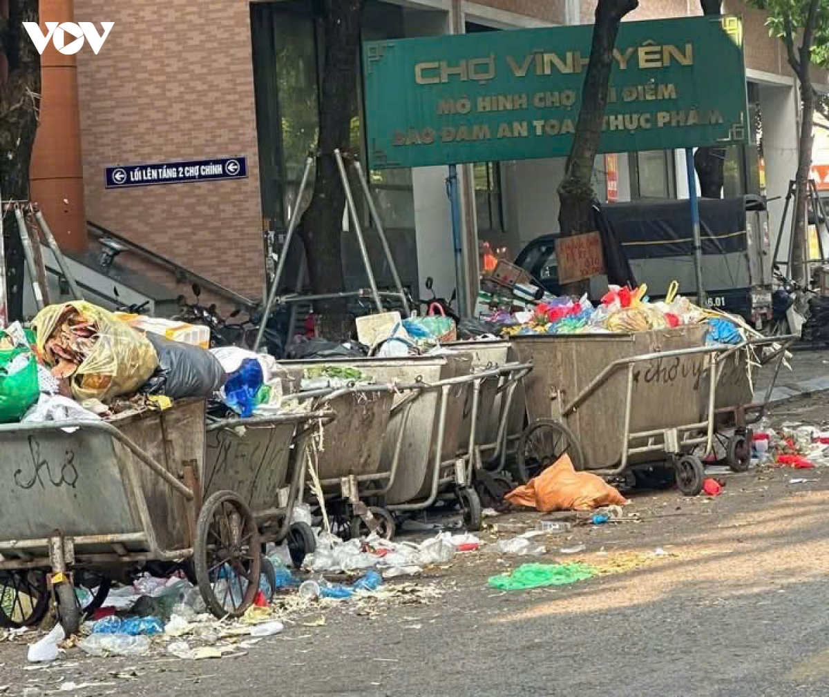 rac thai un u o vinh yen phu tho khi nguoi dan chan duong vao bai rac nui bong hinh anh 6