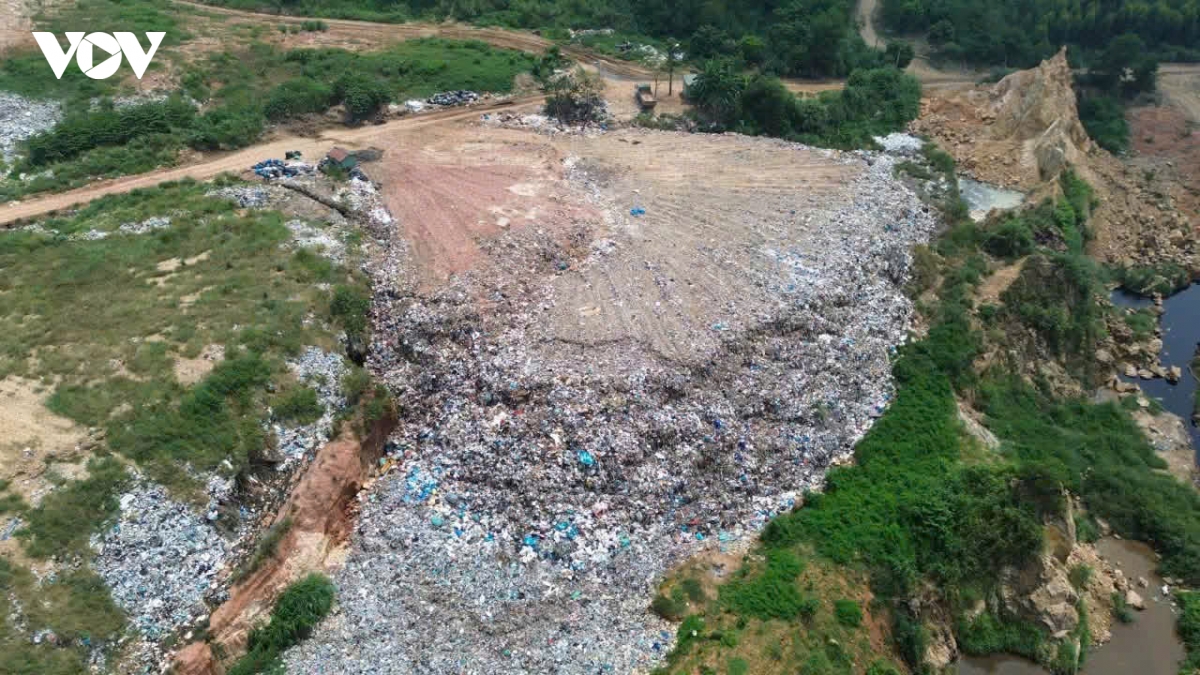 rac thai un u o vinh yen phu tho khi nguoi dan chan duong vao bai rac nui bong hinh anh 5