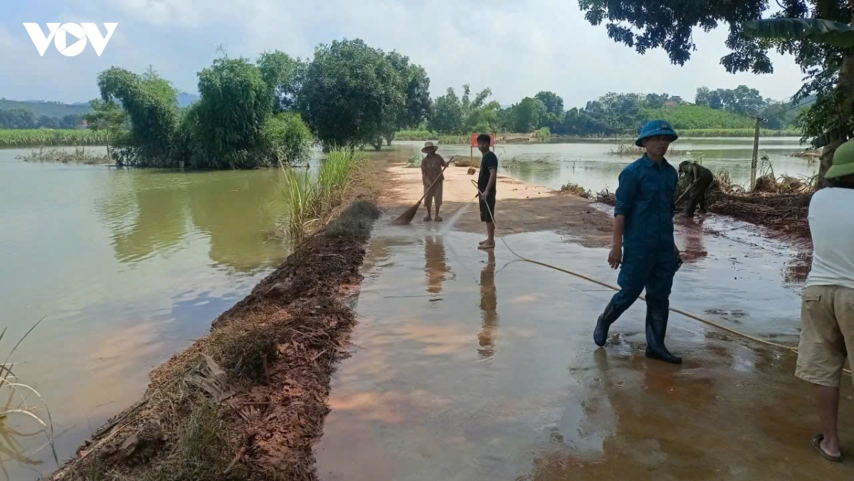 khan truong khac phuc hau qua vung ron lu kim tan thanh hoa hinh anh 7