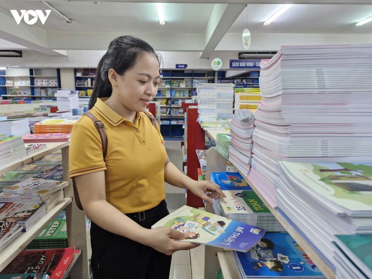 Da nang thieu sach giao khoa ngay dau nam hoc moi hinh anh 1