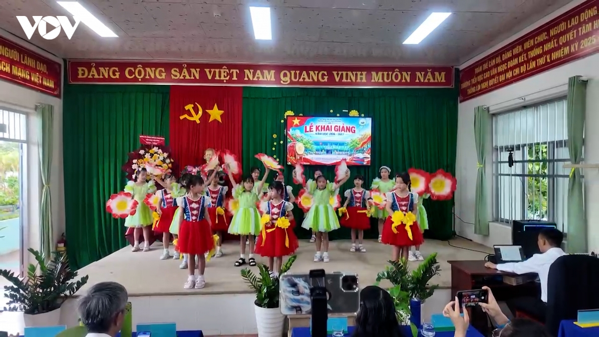 Lễ khai giảng năm học mới nơi đảo xa
