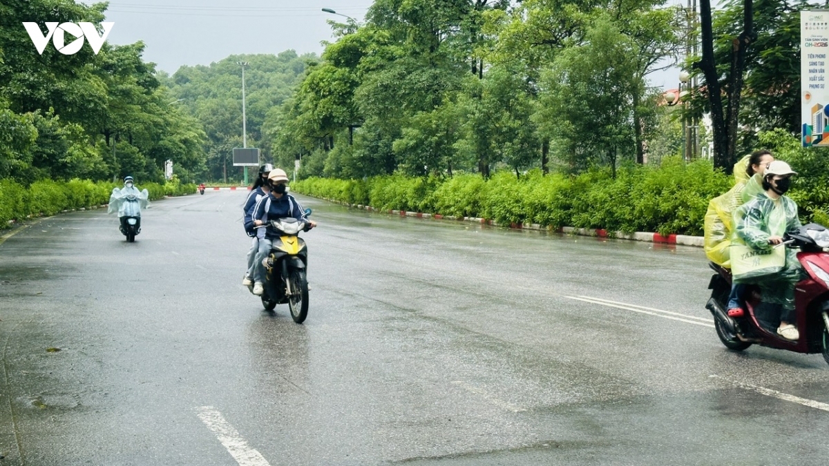 sinh vien moi cua Dhqg ha noi tai hoa lac xoay xo cho o, phuong tien di hoc hinh anh 10