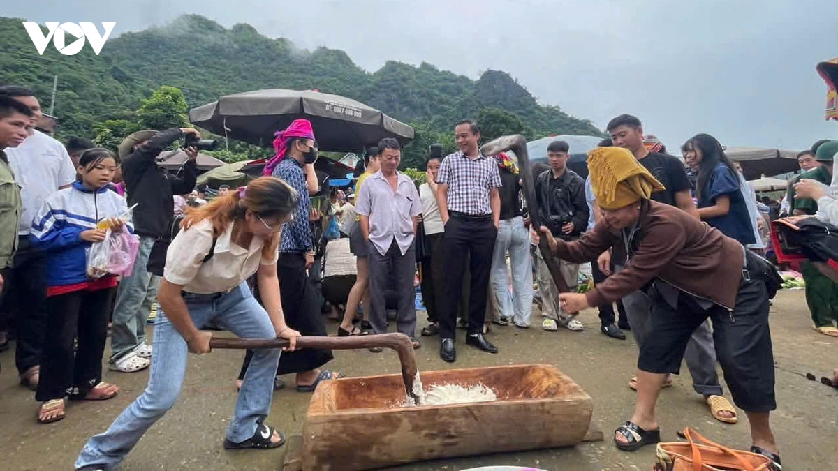 nguoi son la di du lich son la hinh anh 2