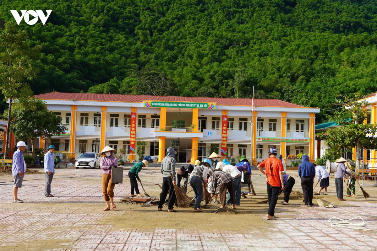 ron ra niem vui truoc ngay khai giang tai cac truong noi tru vung bien hinh anh 2