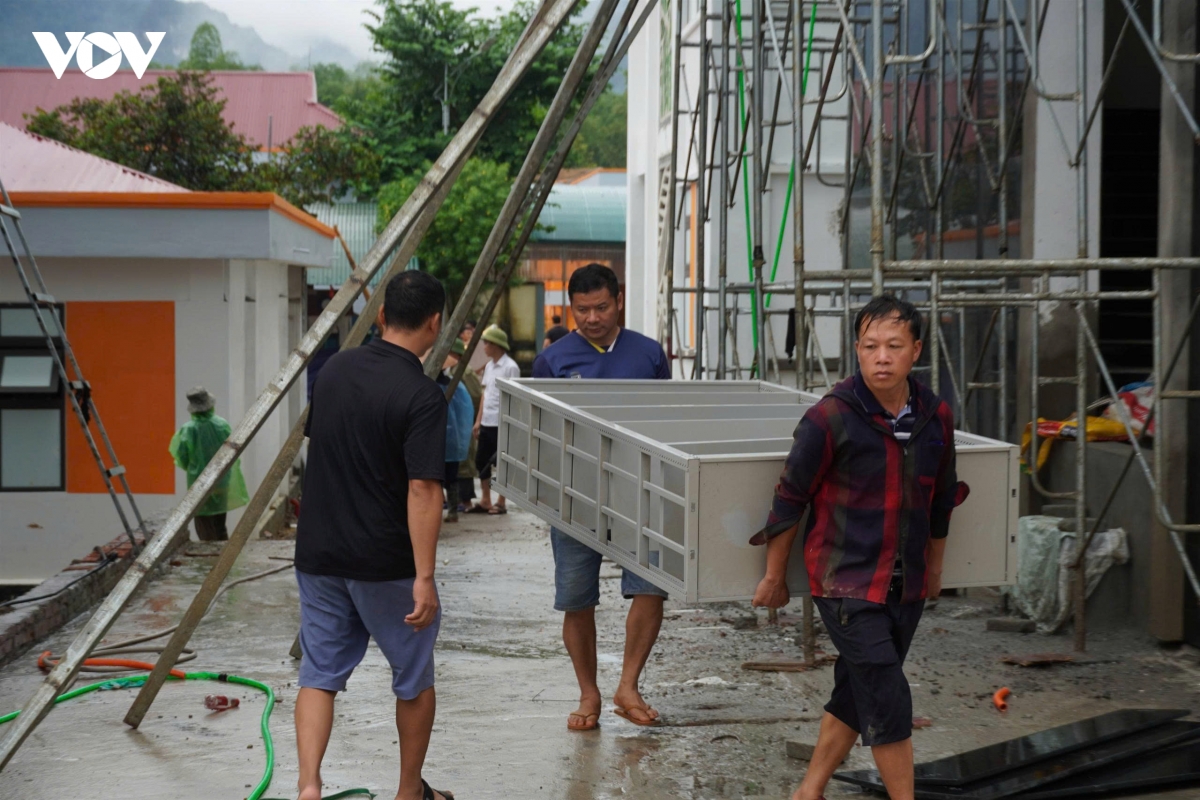 ron ra niem vui truoc ngay khai giang tai cac truong noi tru vung bien hinh anh 1