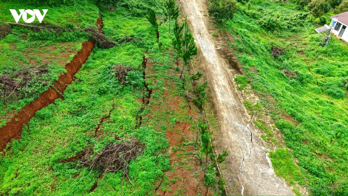 Sụt lún nghiêm trọng gần hồ thuỷ lợi hơn 11 triệu m3 nước ở Lâm Đồng