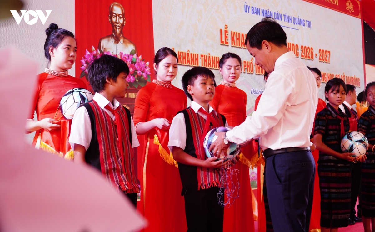 ron rang khai giang nam hoc moi o mien trung hinh anh 5