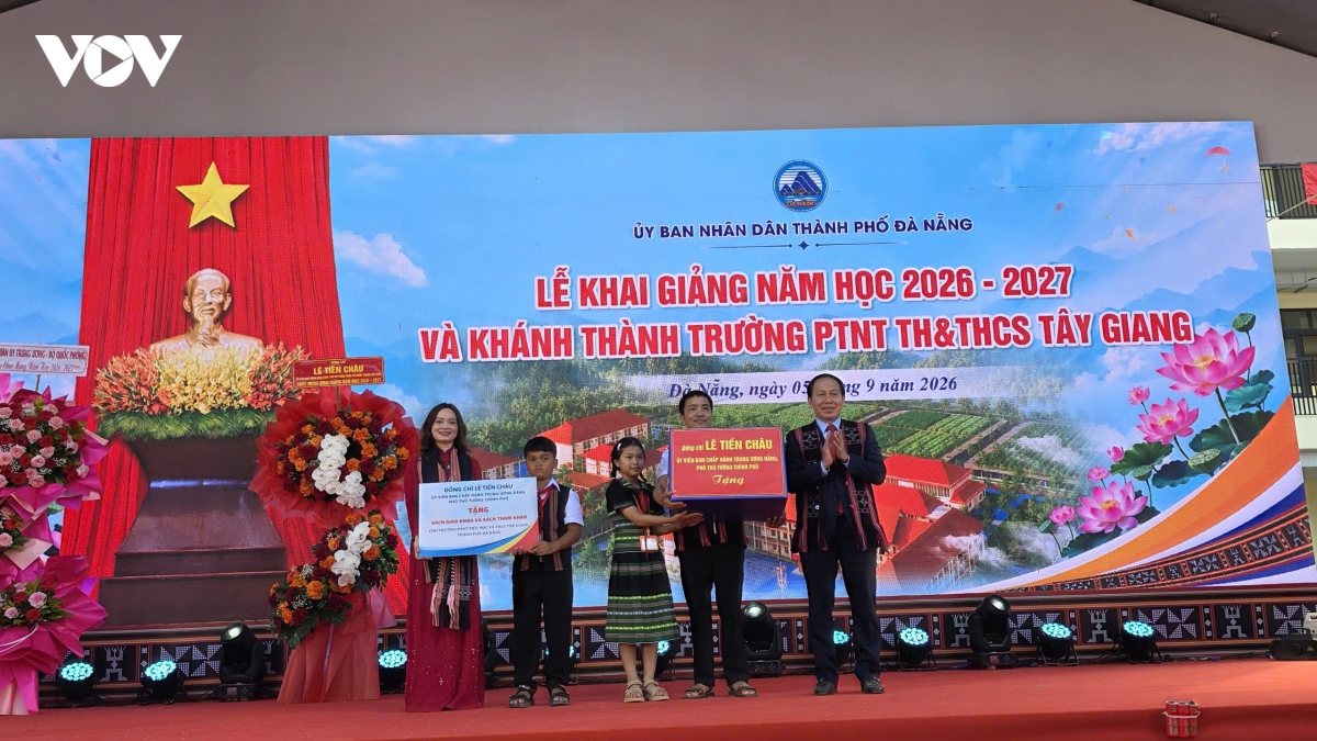 hoc sinh ca nuoc han hoan trong le khai giang nam hoc moi 2026-2027 hinh anh 233