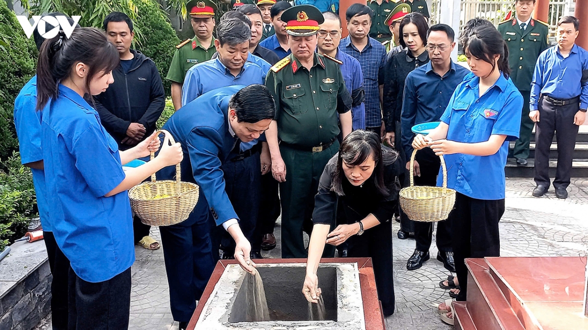 son la truy dieu, an tang hai cot liet si tai yen chau hinh anh 1