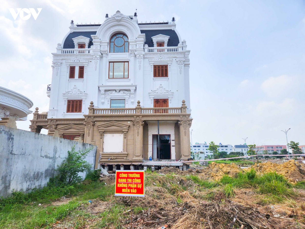 than den di chuyen biet thu gan 1.000m de lam duong ket noi san bay gia binh hinh anh 11