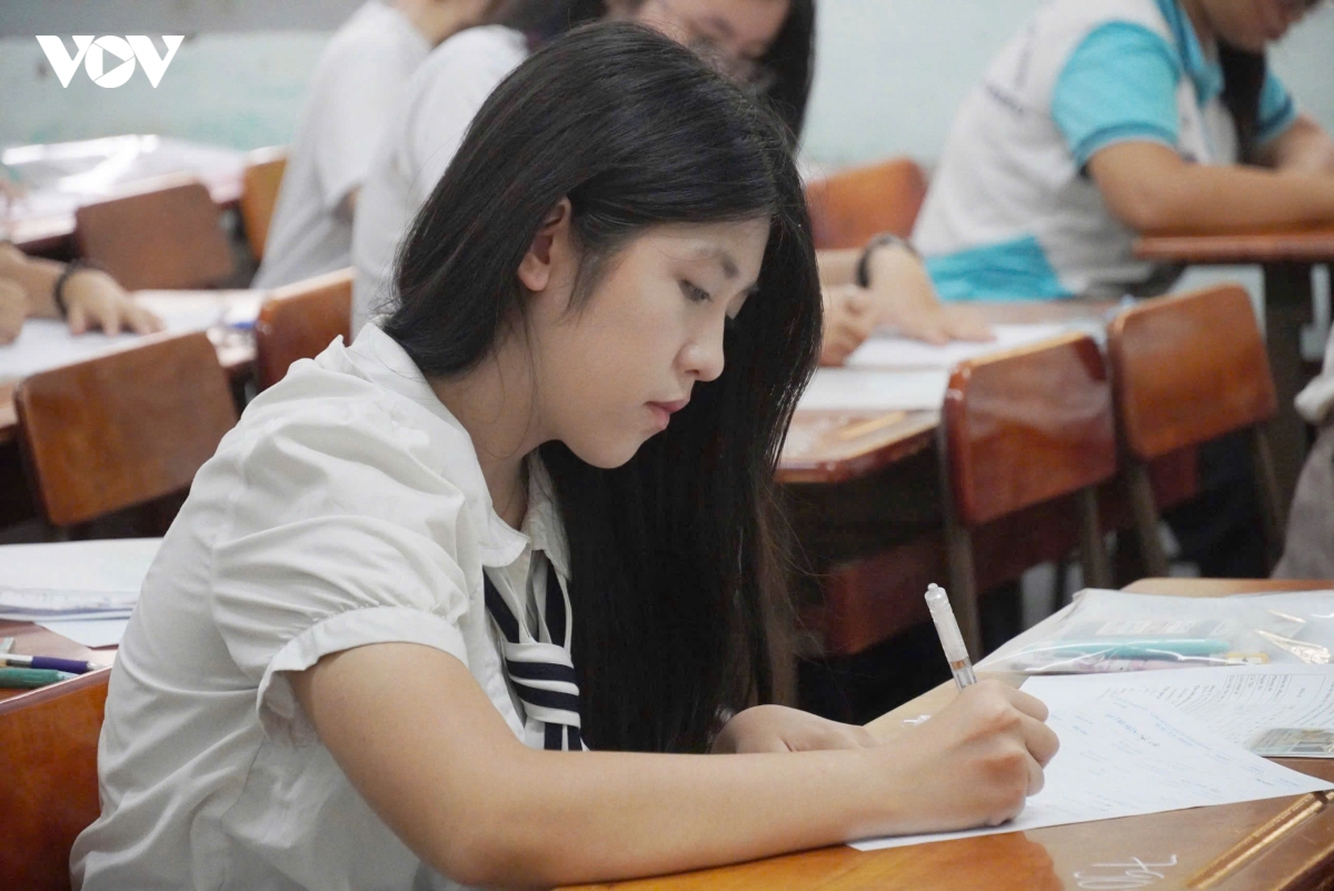 bo diem cong chung chi ngoai ngu trong xet tuyen can co lo trinh hinh anh 1