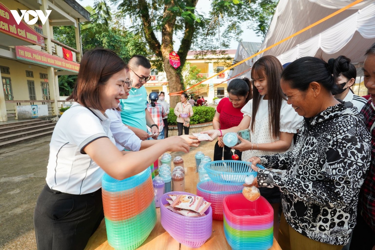 bao Dien tu tieng noi viet nam mang trung thu som den voi tre em tai phu tho hinh anh 14