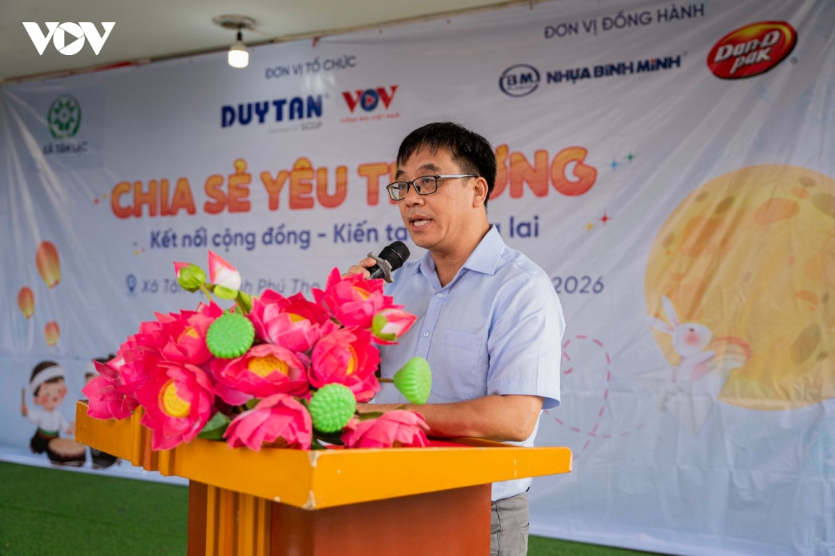 bao Dien tu tieng noi viet nam mang trung thu som den voi tre em tai phu tho hinh anh 4