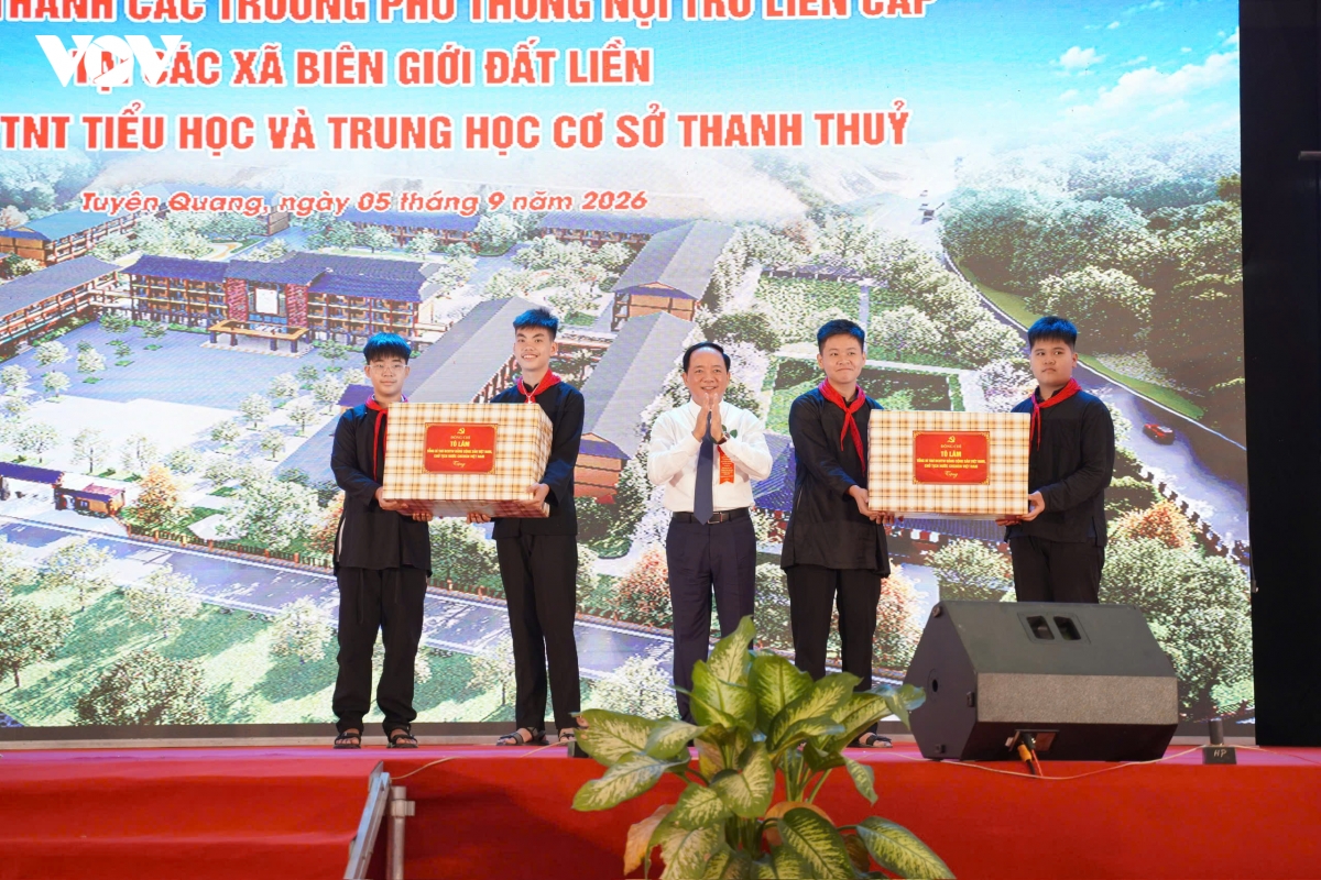 hoc sinh ca nuoc han hoan trong le khai giang nam hoc moi 2026-2027 hinh anh 267