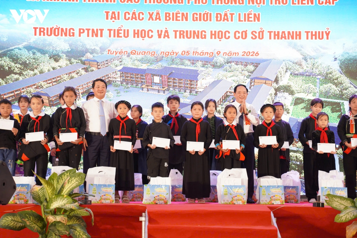 hoc sinh ca nuoc han hoan trong le khai giang nam hoc moi 2026-2027 hinh anh 269