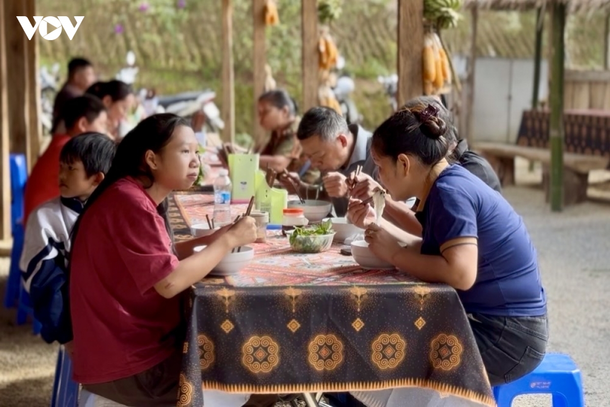 son la danh thuc nguon luc van hoa lam du lich tu van hoa ban hinh anh 6