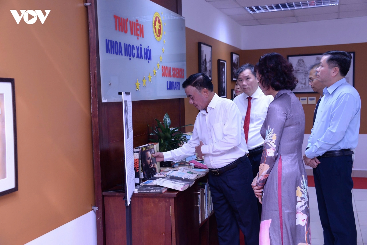 thuong truc ban bi thu lam viec voi Dang uy vien han lam khoa hoc xa hoi viet nam hinh anh 2