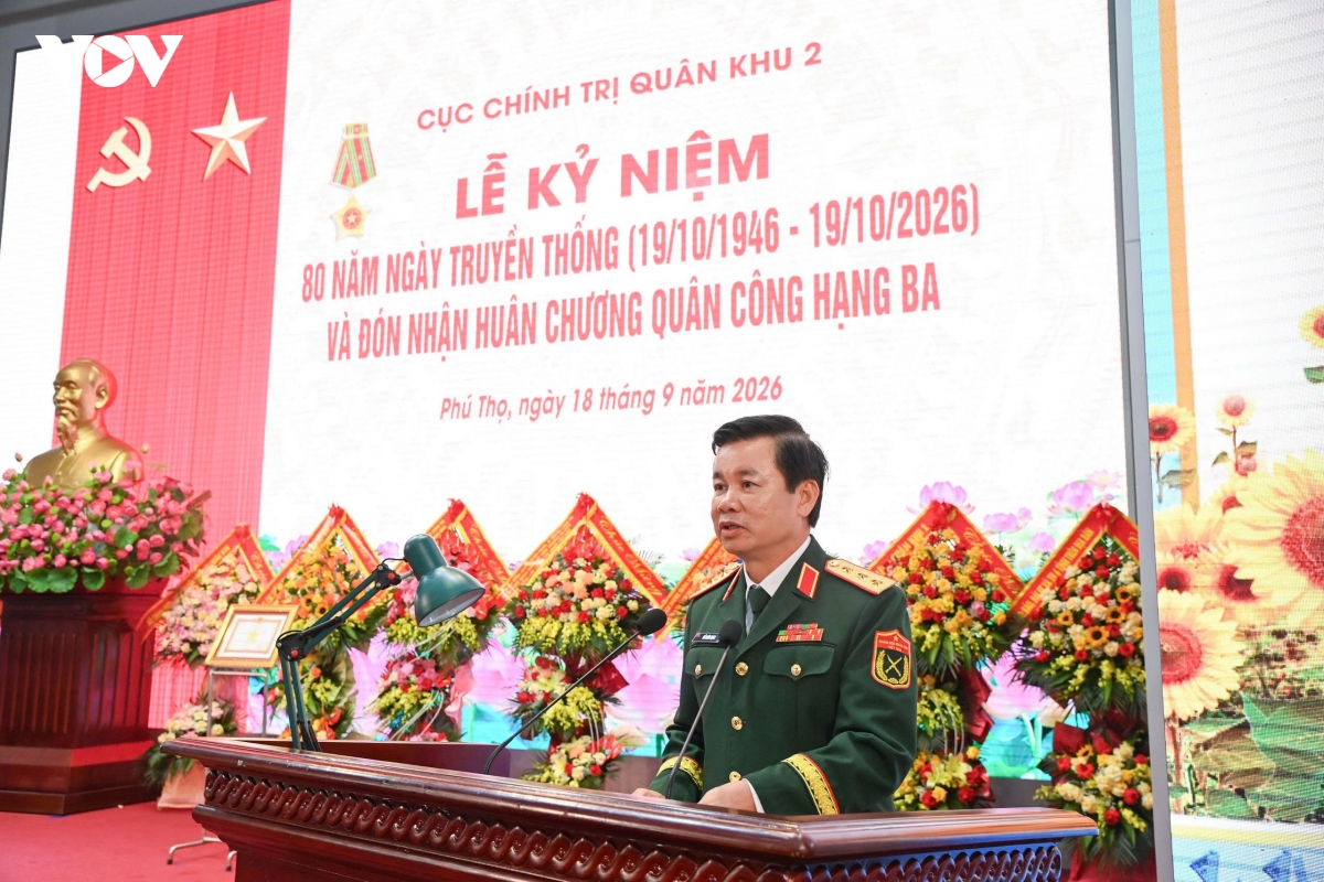 cuc chinh tri quan khu 2 don nhan huan chuong quan cong hang ba hinh anh 3