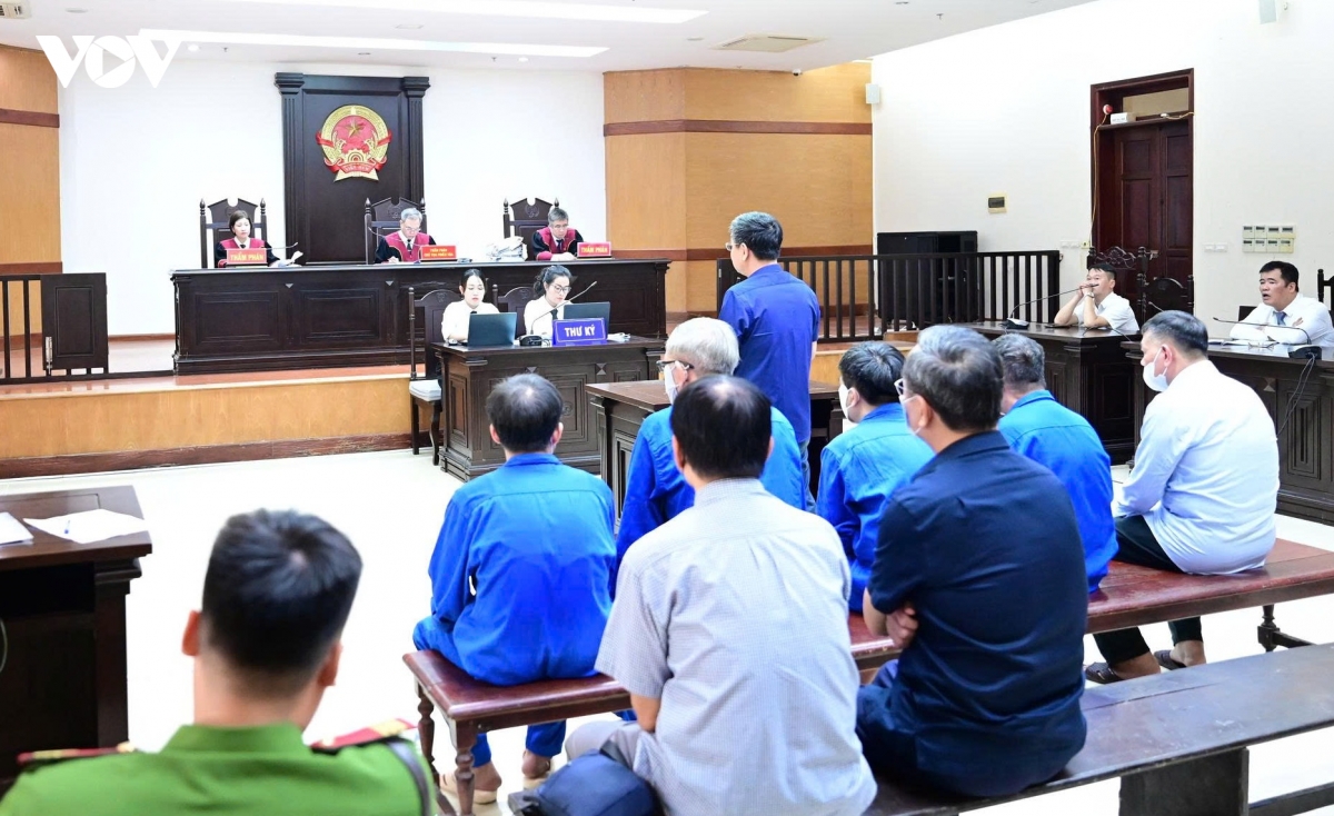 Bà Nguyễn Thị Kim Tiến muốn nộp thêm 1,1 tỷ đồng, phiên tòa tiếp tục ngày 1/10