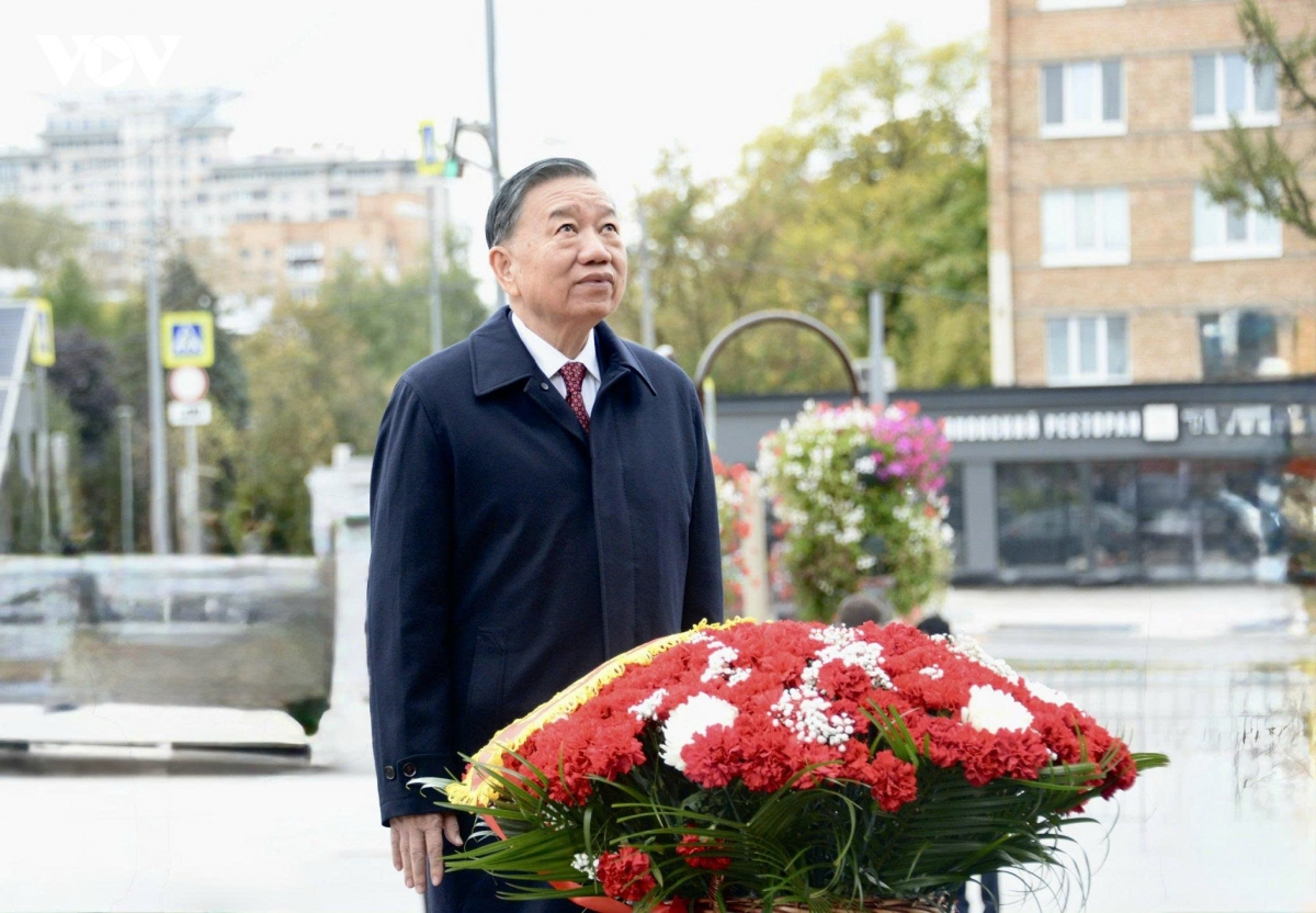 tong bi thu, chu tich nuoc to lam dat hoa tai tuong dai chu tich ho chi minh hinh anh 4