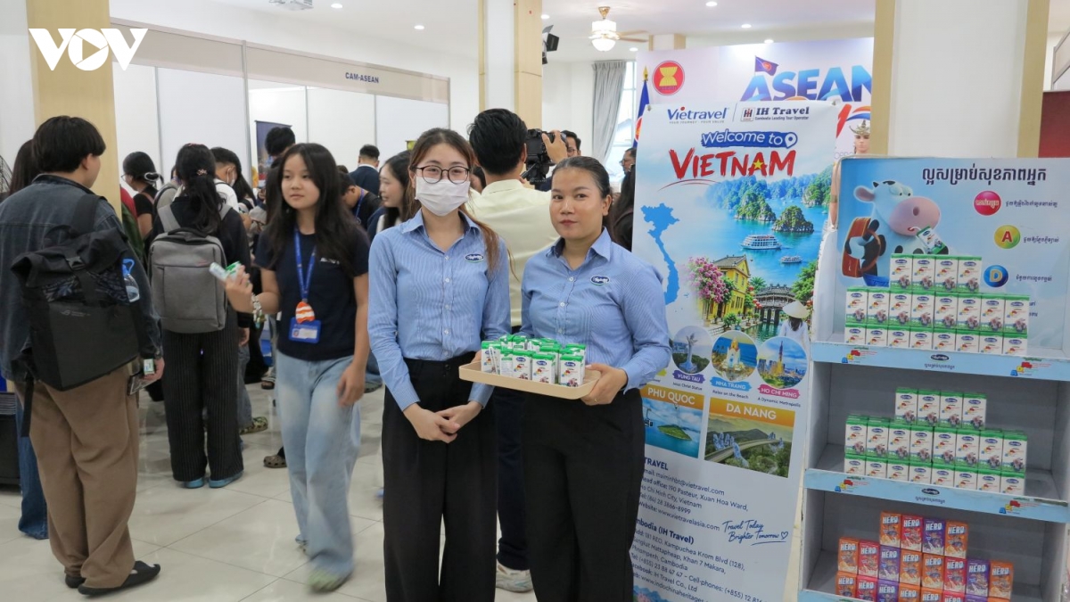 ngay asean 2026 Dua hinh anh viet nam den gan hon voi gioi tre campuchia hinh anh 1