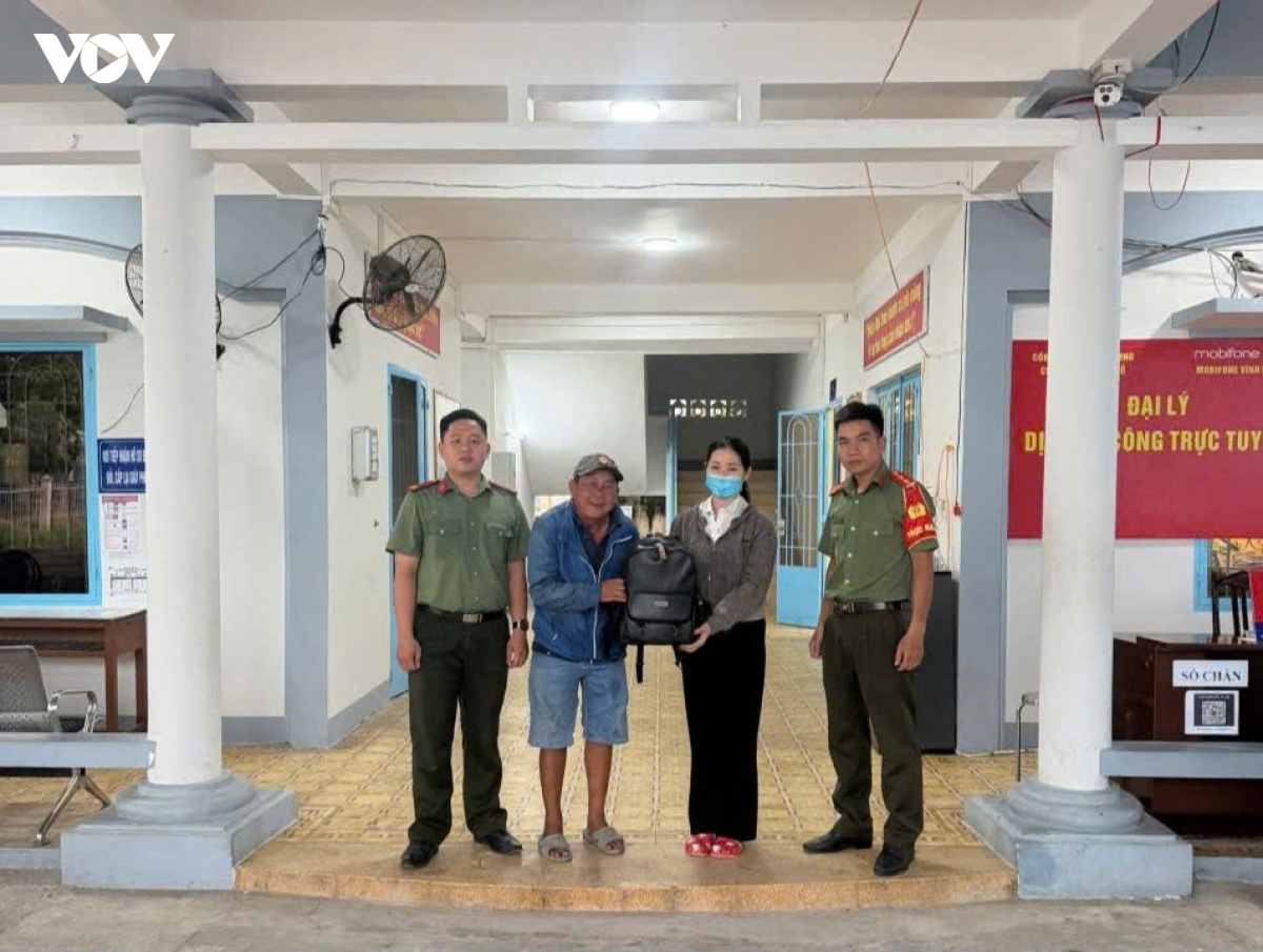 hai nguoi dan tra 38 trieu dong, 7 nhan vang va nhieu tai san cho nguoi danh roi hinh anh 1