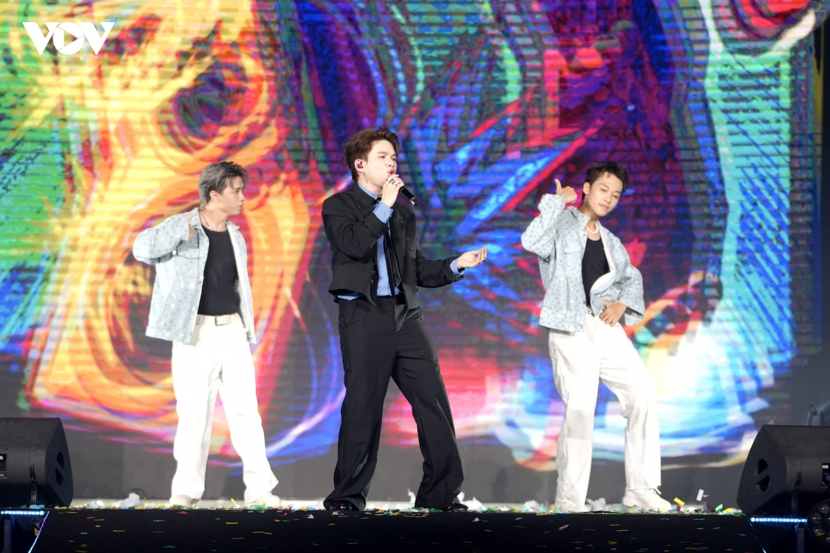 bui cong nam don tim fan nu voi man chung doi khong theo duoi em nua hinh anh 29