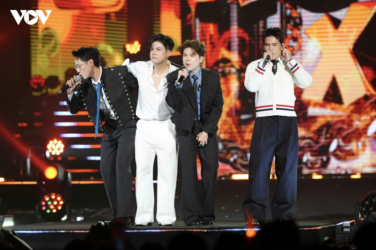 bui cong nam don tim fan nu voi man chung doi khong theo duoi em nua hinh anh 21