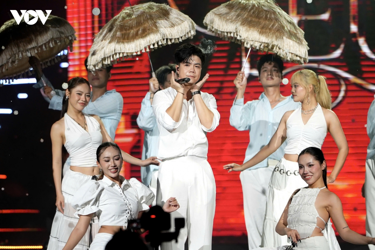 bui cong nam don tim fan nu voi man chung doi khong theo duoi em nua hinh anh 20